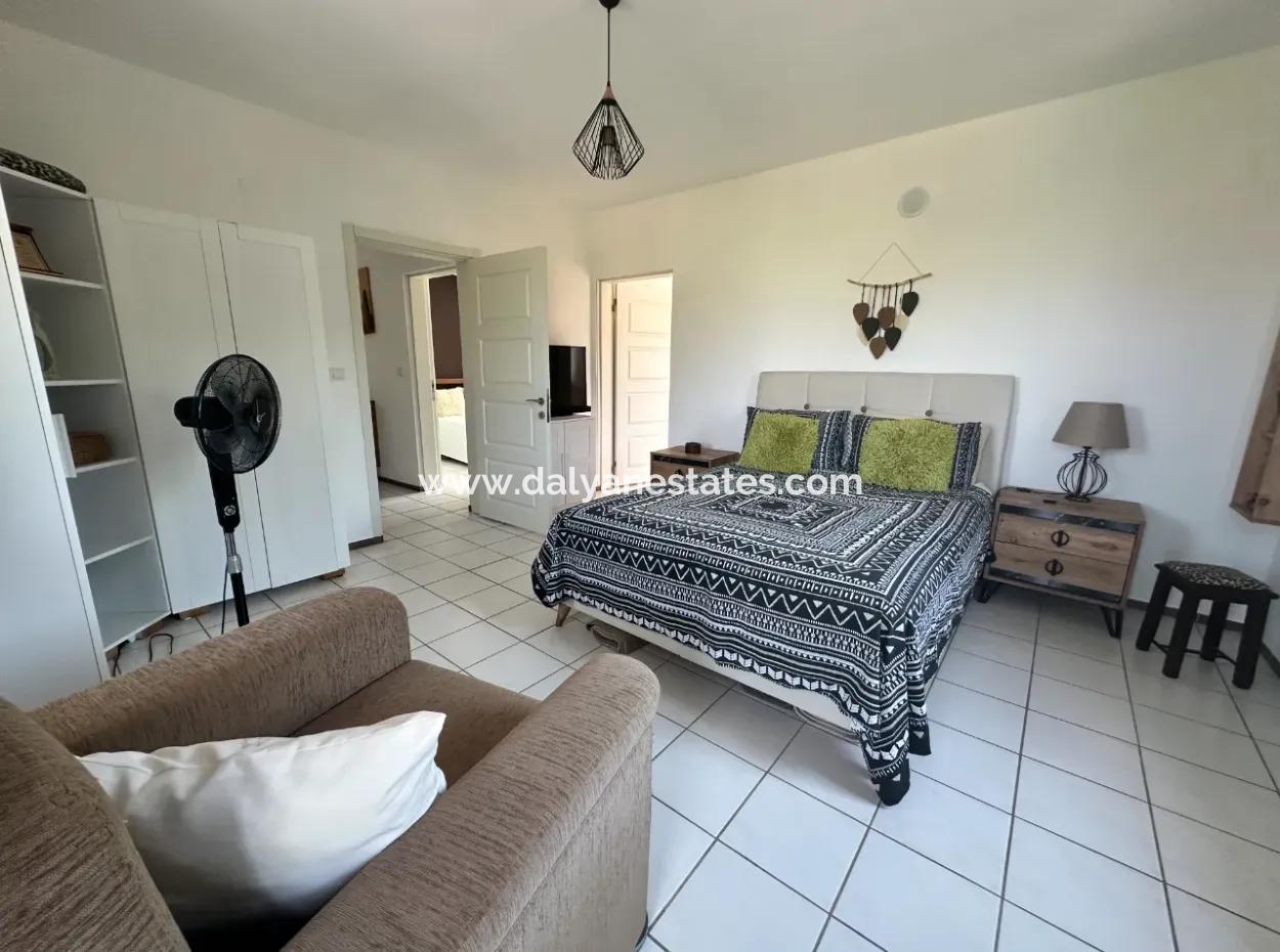 Okcular 3+2 Mustakıl Ev Ve Arsa