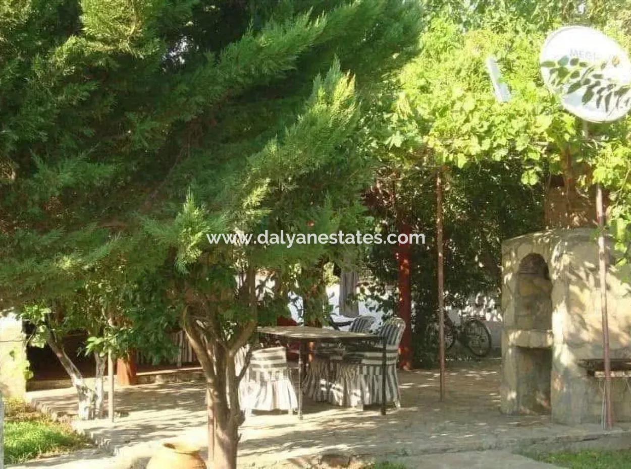 Dalyan Arıkbaşı Nda Satılık 1357 M2 Arsa İçersinde Bungalow
