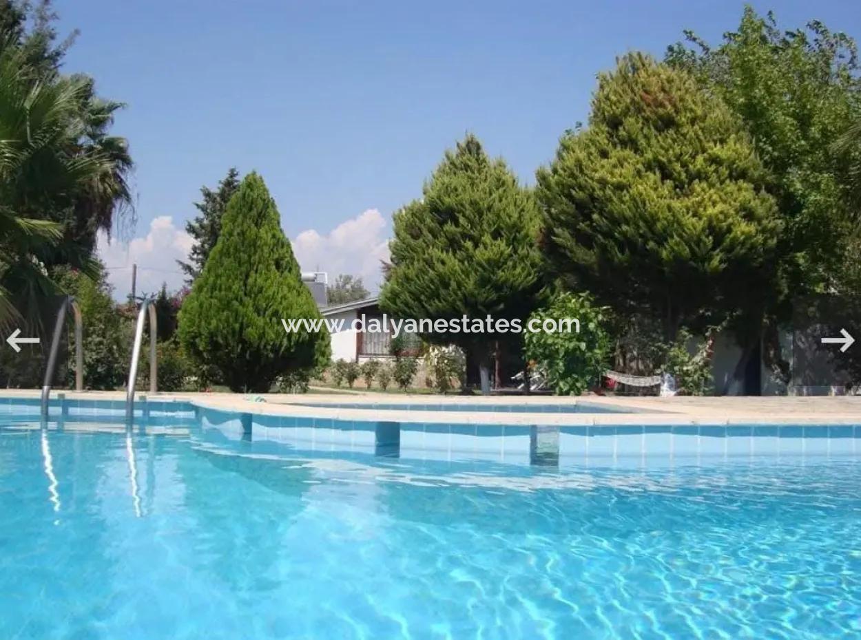 Dalyan Arıkbaşı Nda Satılık 1357 M2 Arsa İçersinde Bungalow