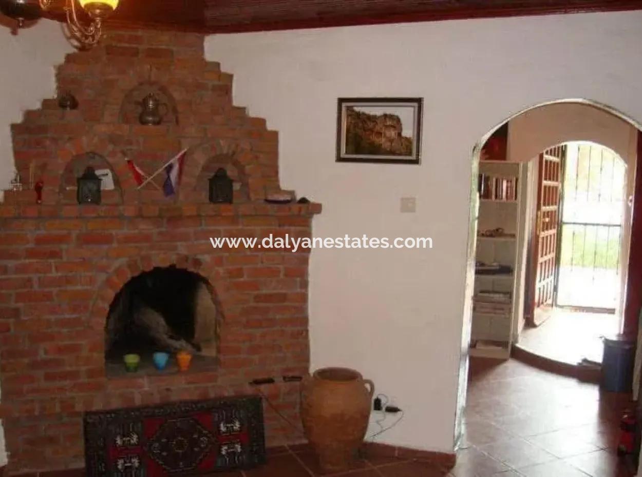 Dalyan Arıkbaşı Nda Satılık 1357 M2 Arsa İçersinde Bungalow