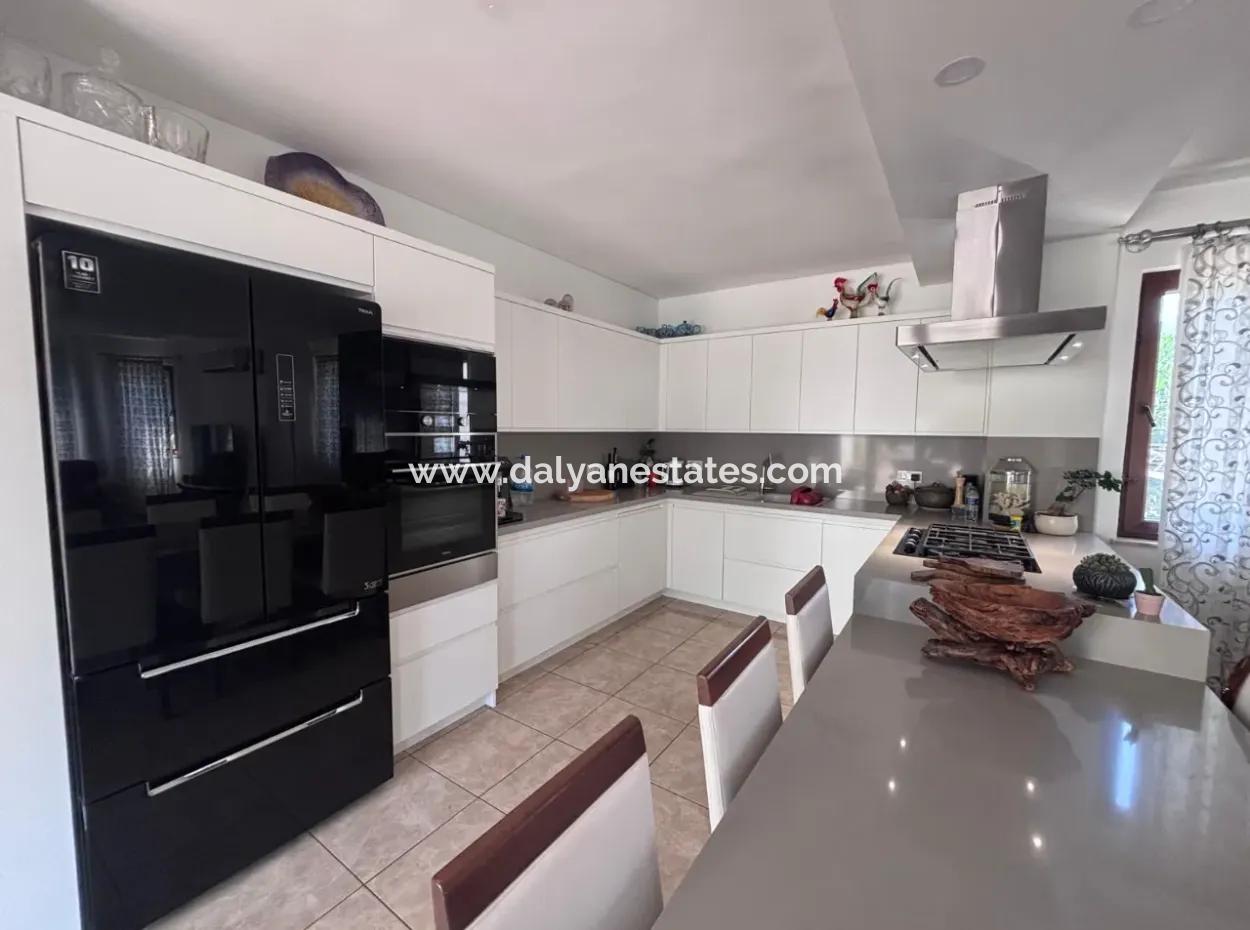 Dalyan Maraşta 980 M2 Arsa İçerisnde Müstakil Villa