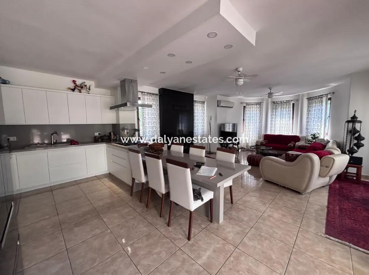 Dalyan Maraşta 980 M2 Arsa İçerisnde Müstakil Villa