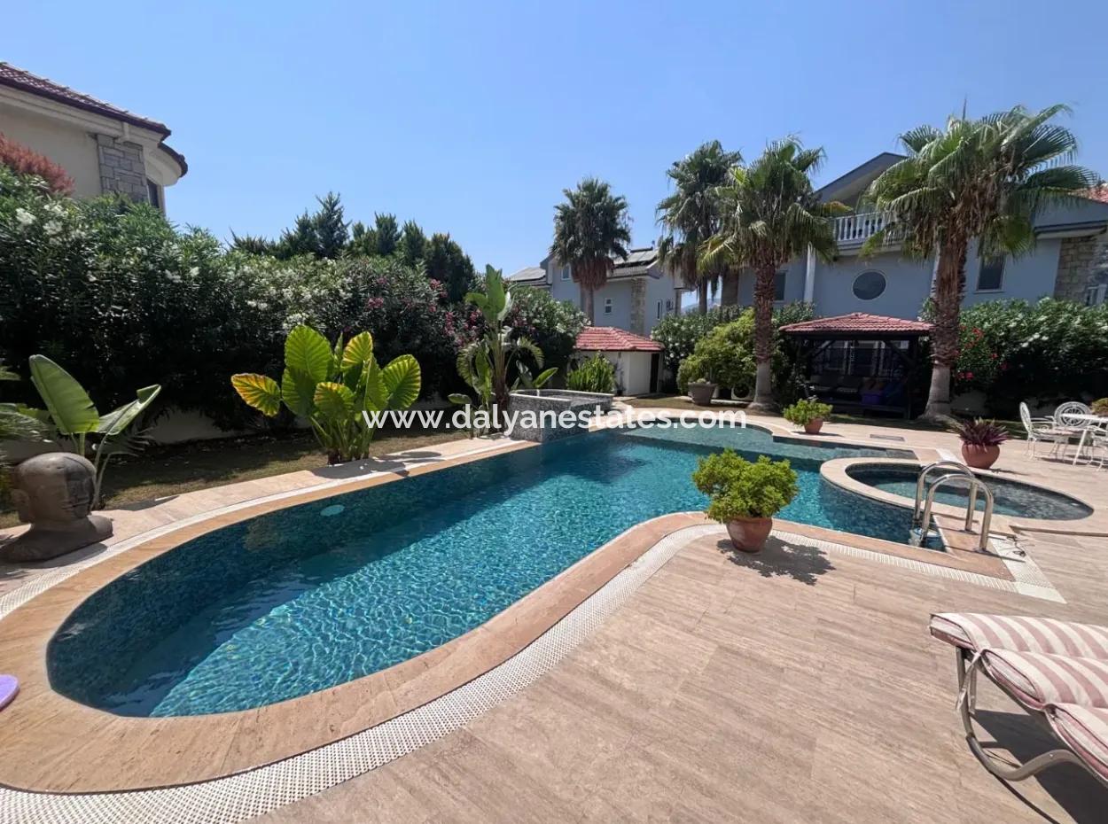 Dalyan Maraşta 980 M2 Arsa İçerisnde Müstakil Villa