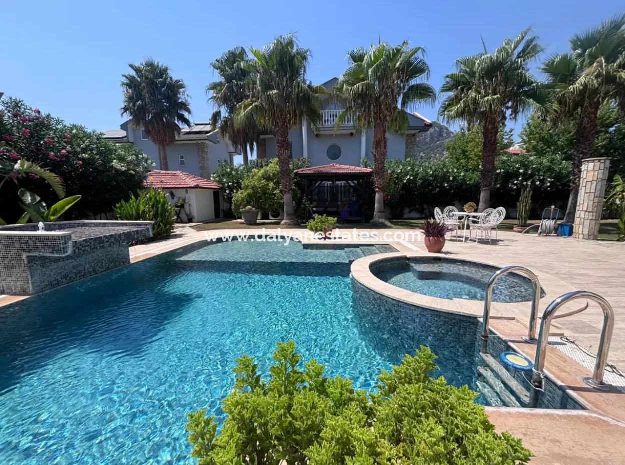 Dalyan Maraşta 980 M2 Arsa İçerisnde Müstakil Villa