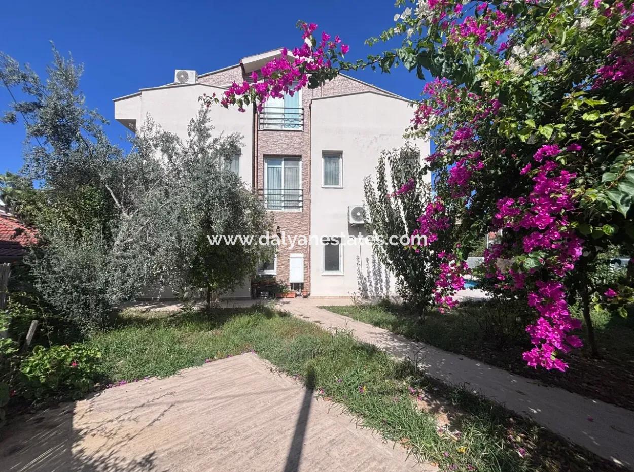 Dalyan Merkezde Satılık Tripleks Villa