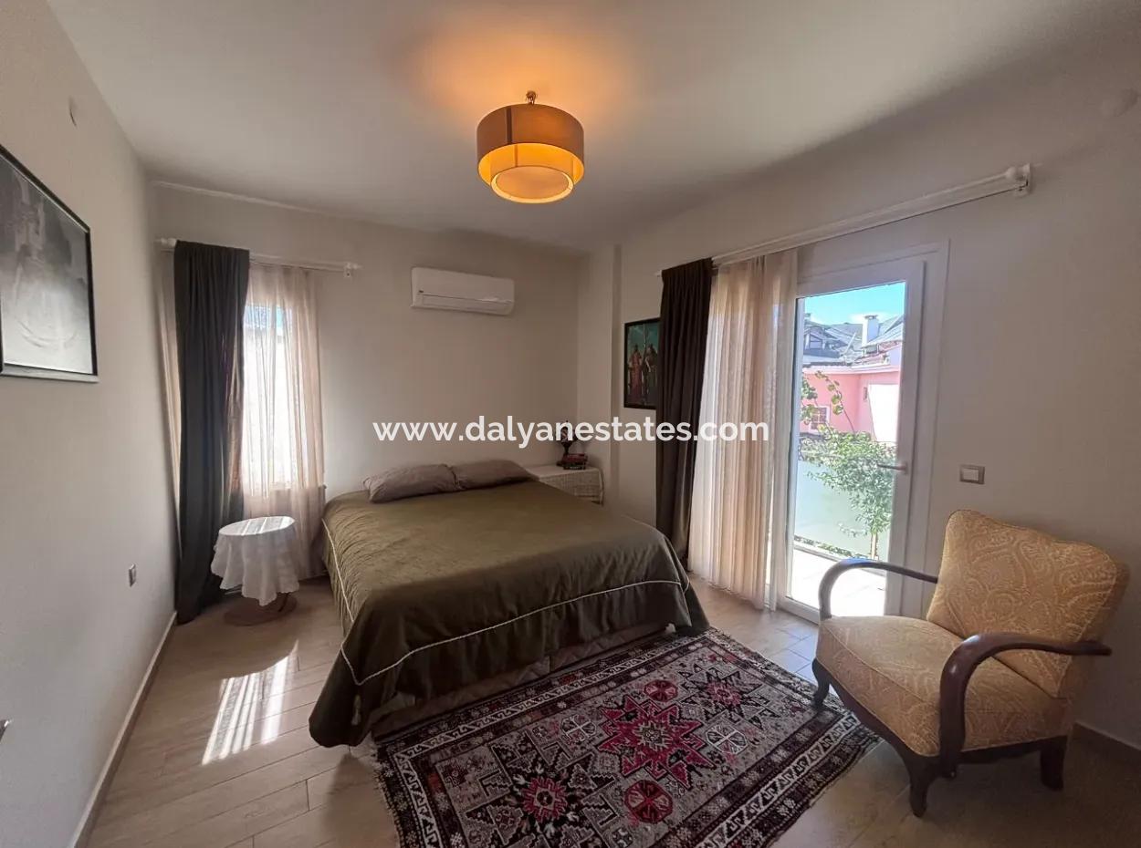Dalyan Merkezde Satılık Tripleks Villa
