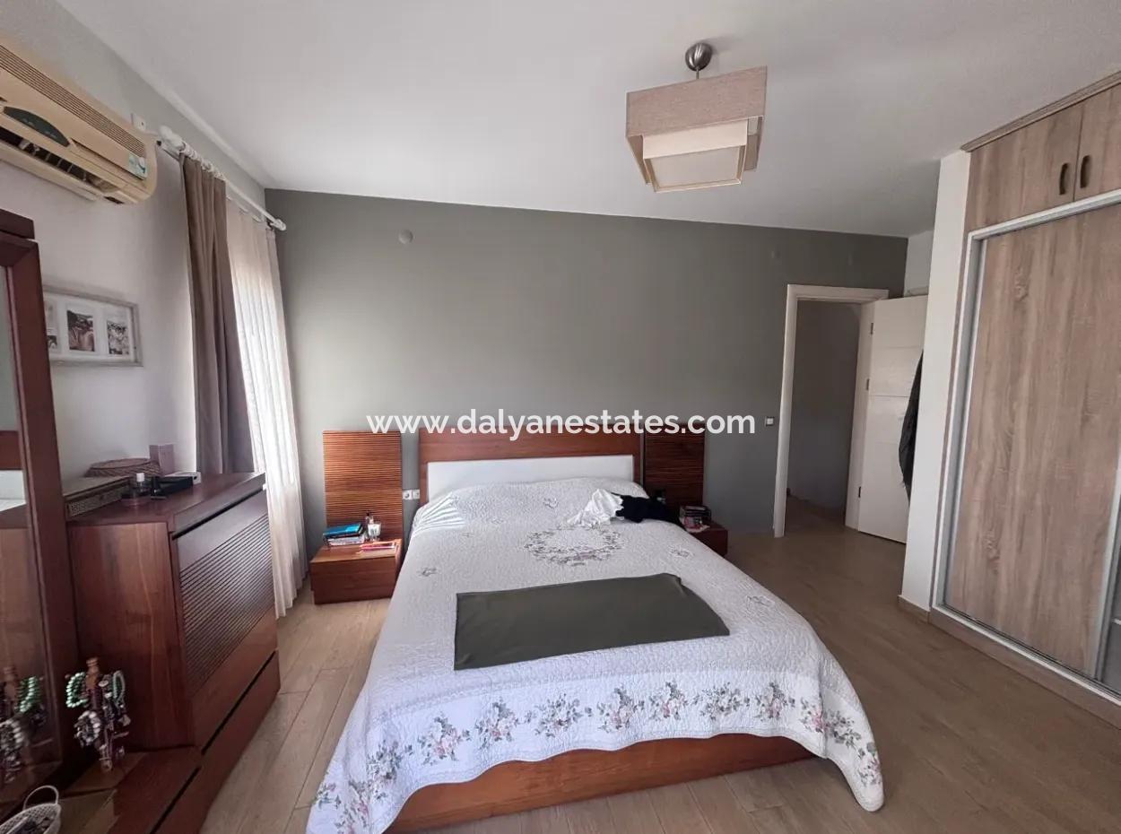 Dalyan Merkezde Satılık Tripleks Villa