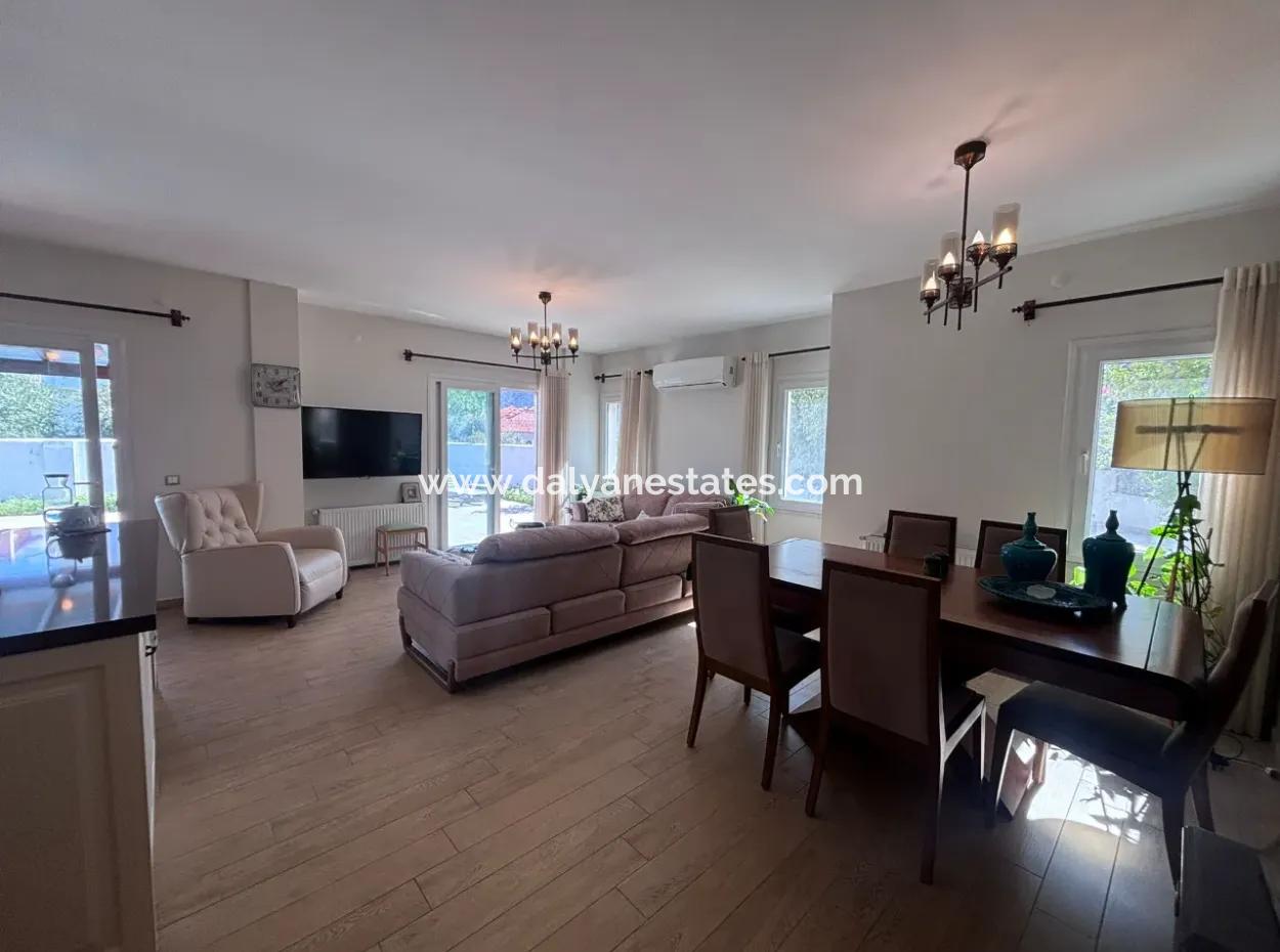 Dalyan Merkezde Satılık Tripleks Villa