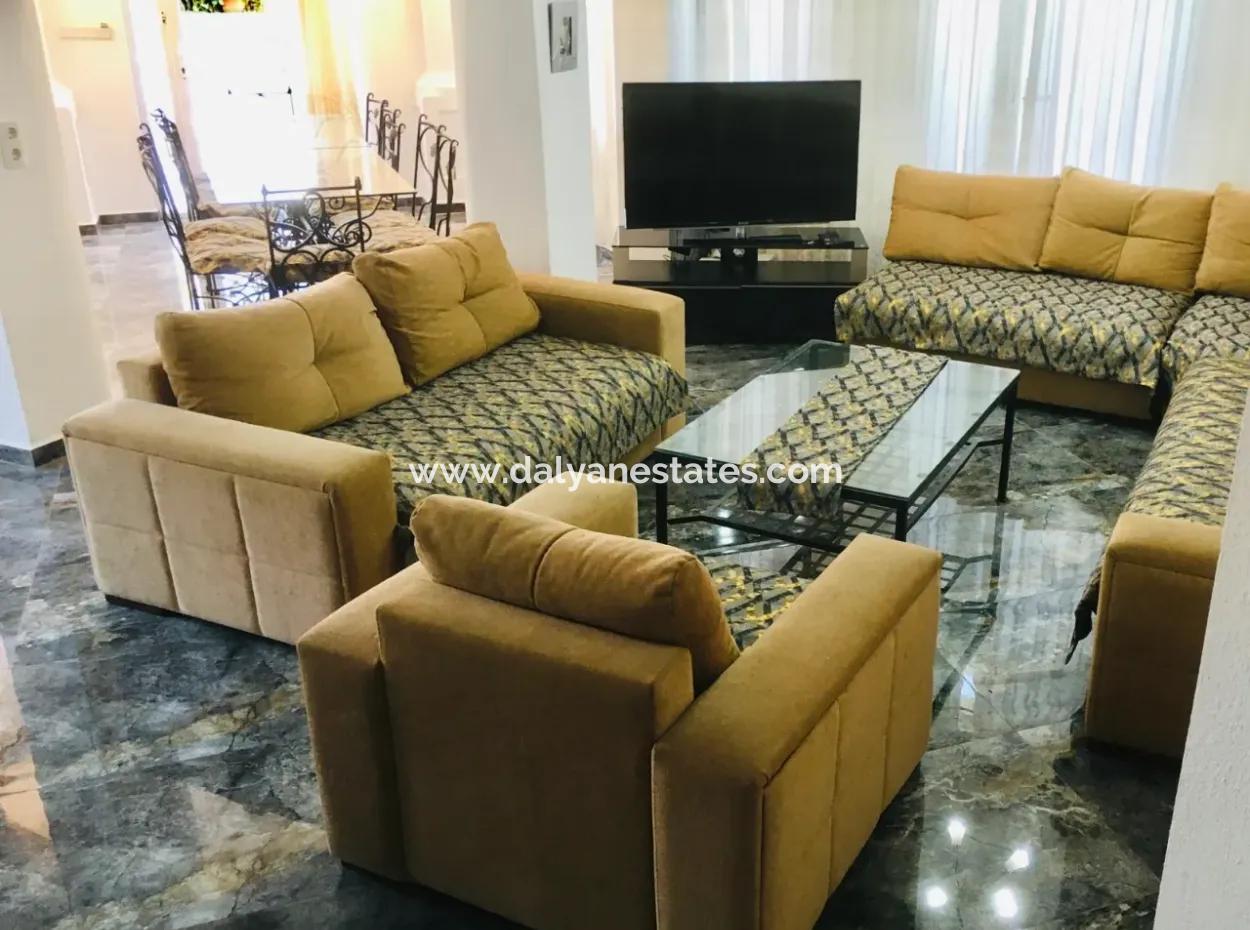 Dalyan Gülpınarda 1100 M2 Arsa İçerisinde Satılık Villa