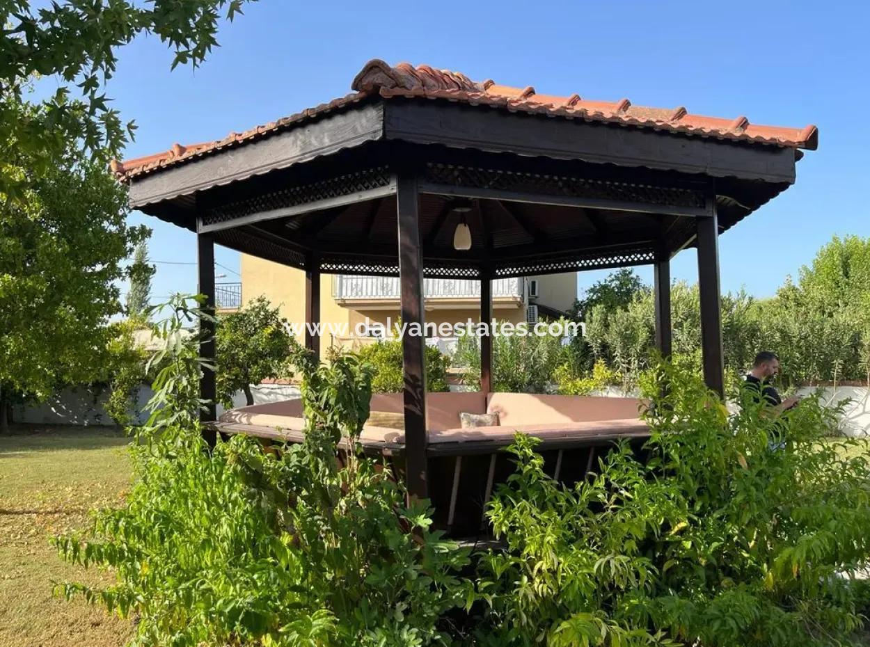 Dalyan Okçular Da 1000 M2 Arsa İçersinde Satılık Villa