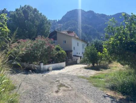 Dalyan Marmarlı Da 4011 M2 Arsa İçerisinde Satılık Villa