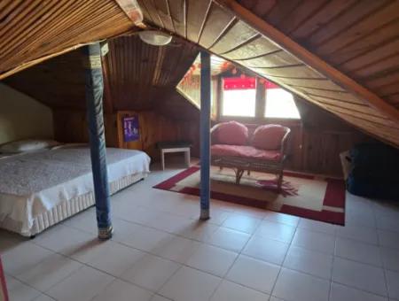 Dalyan Merkezde Ortak Havuzlu Eşyalı Triplex Villa