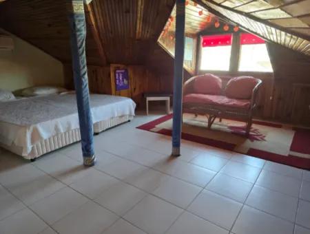 Dalyan Merkezde Ortak Havuzlu Eşyalı Triplex Villa