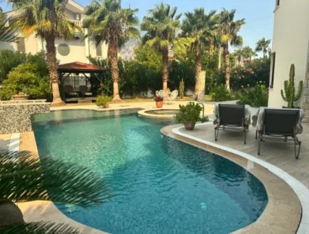 Dalyan Maraşta 980 M2 Arsa İçerisnde Müstakil Villa