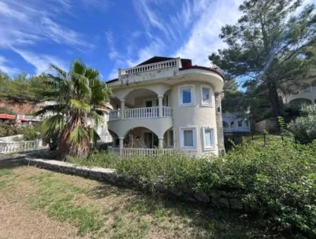 Exclusive Renovation Opportunity İn Akkaya Valley