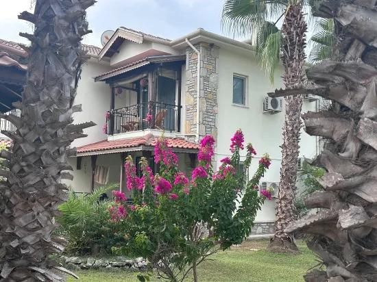 Dalyanda 1. Kat Apart Ve Geniş Güzel Bahçe
